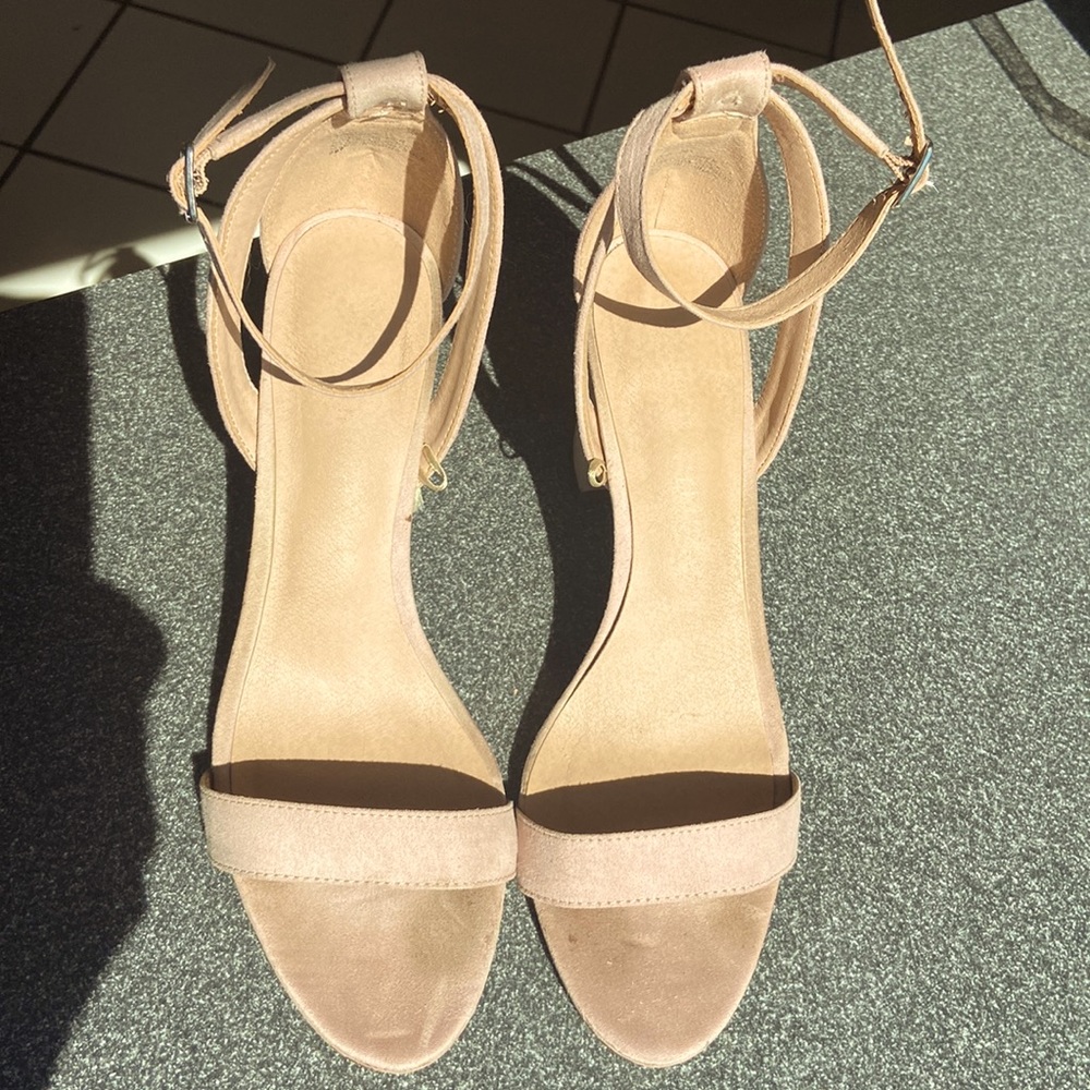 Madden girl Flesh tone 31/2 heels.